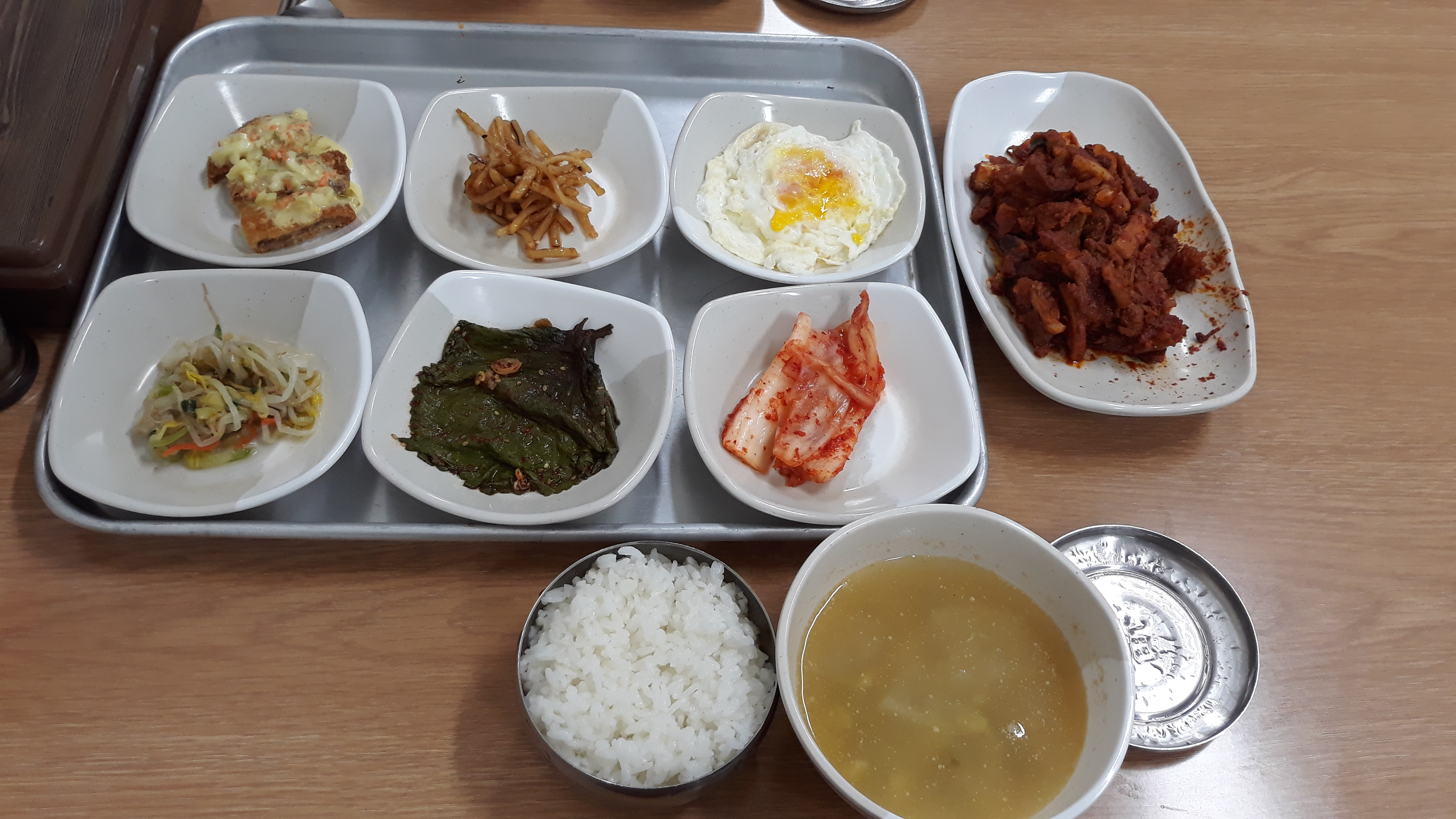 오삼불고기와 반찬들