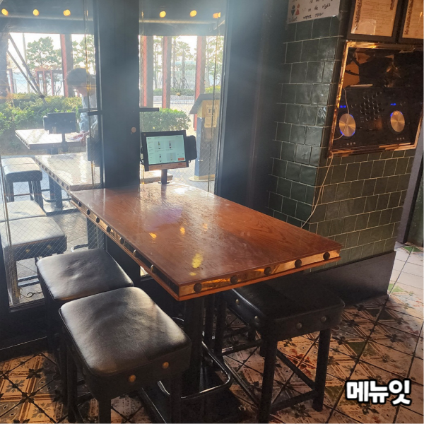  클램 해운대점 부산 태블릿메뉴판 메뉴잇 설치 사례