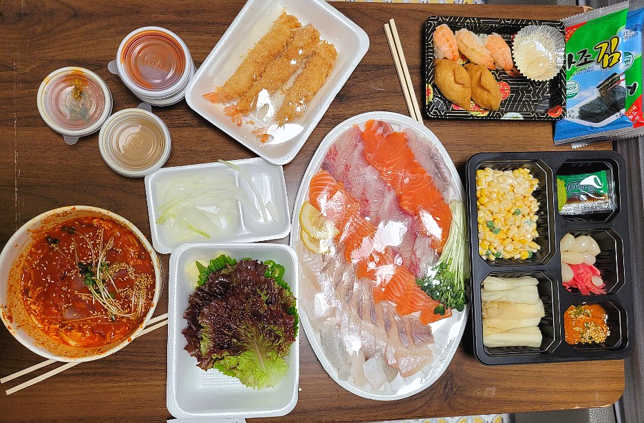  배달음식 모둠 회 시켜먹기 :