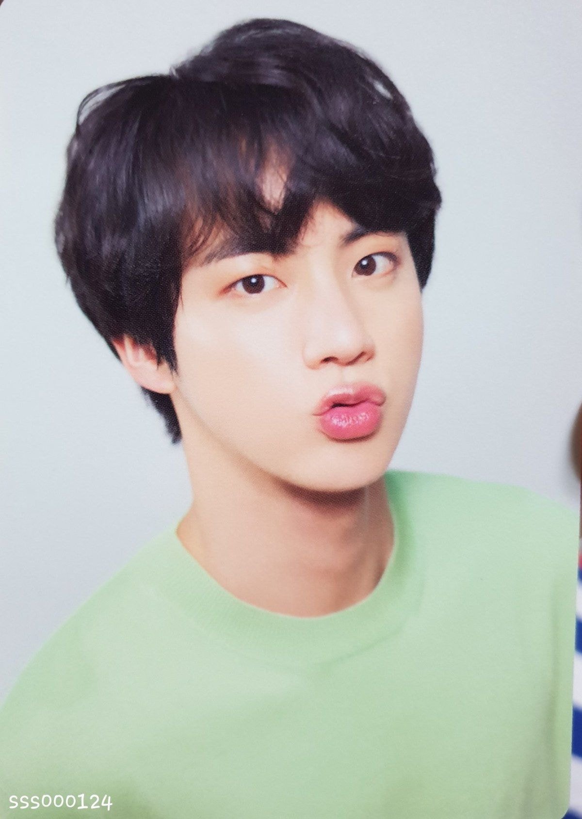  필러로도 안 나올 것 같은 방탄 진 입술.jpg