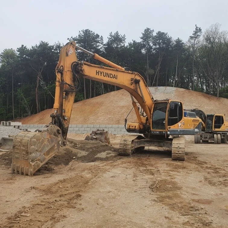  현대 R300LC 2012년식 4000만원 판매합니다.