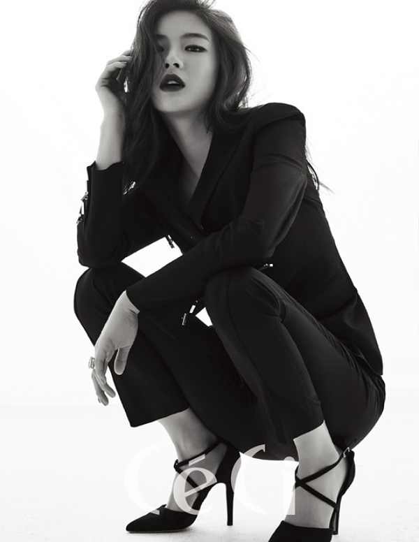  술도녀 배우 이선빈 코스모폴리탄 1월호 화보