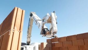 세계 최대 벽돌 제조사&#44; 조적 로봇 사용으로 첫 주택 완성 VIDEO: World’s Largest Brick Maker Uses Masonry Robot to Build Brick House