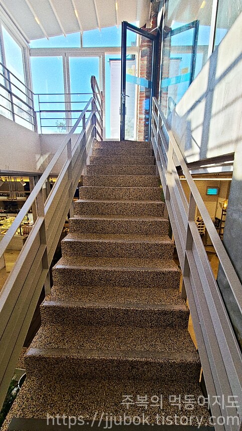 늘솜당-인천점-2층-계단