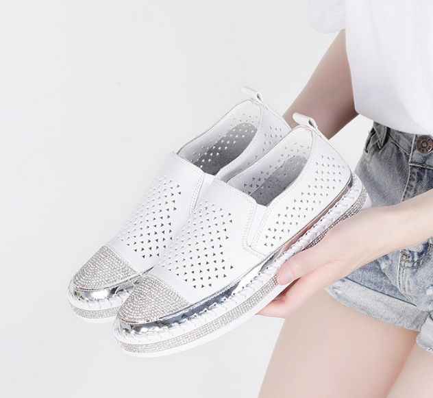  소가죽 삼각펀칭 앞코비즈 비즈굽 3cm 슬립온