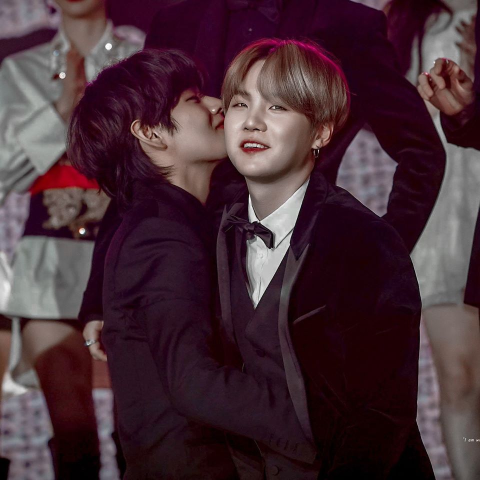  슈가에게 보이는 태형이의 애정공세