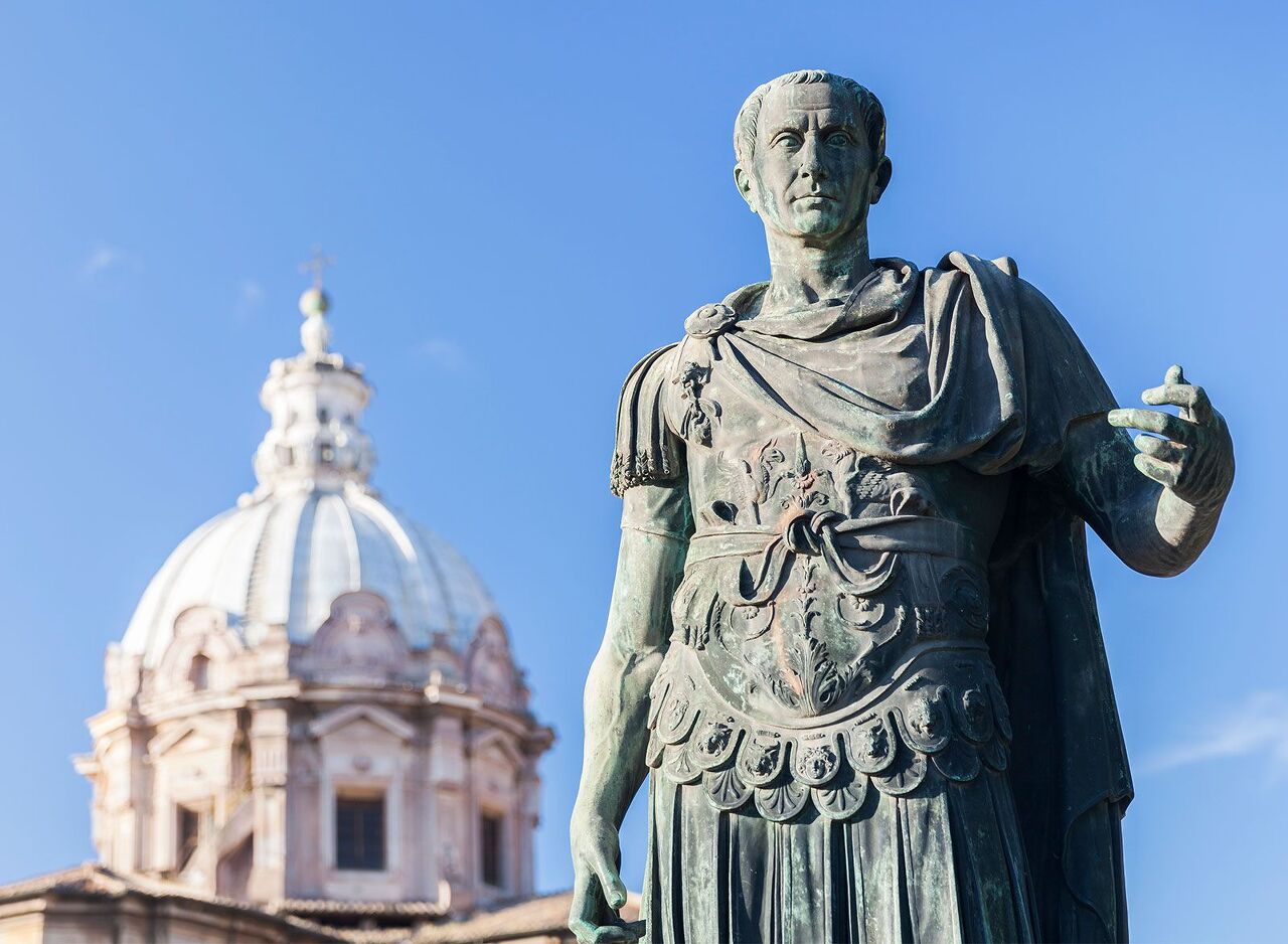 로마의 황제 율리우스 카이사르 동상