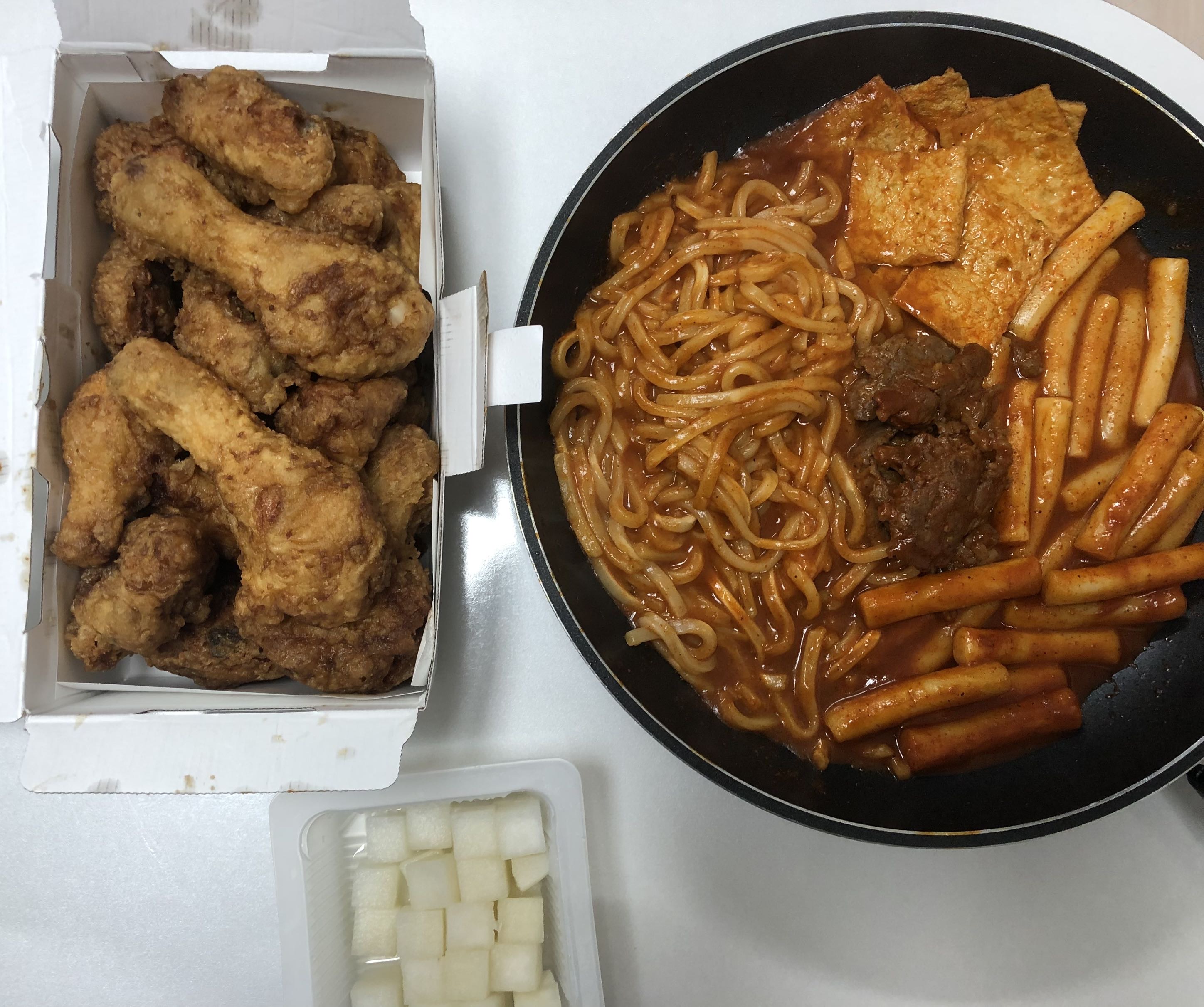 치킨과 함꼐 먹은 떡볶이