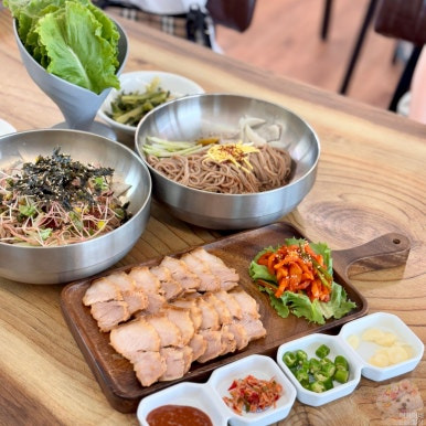 참나무도토리막국수 이미지