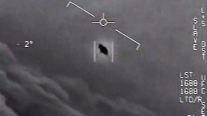 전투기의 카메라에 포착된 UFO&#44; 미국 국방부 정보공개자료