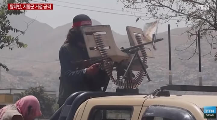기관총-점검하는-탈레반병사