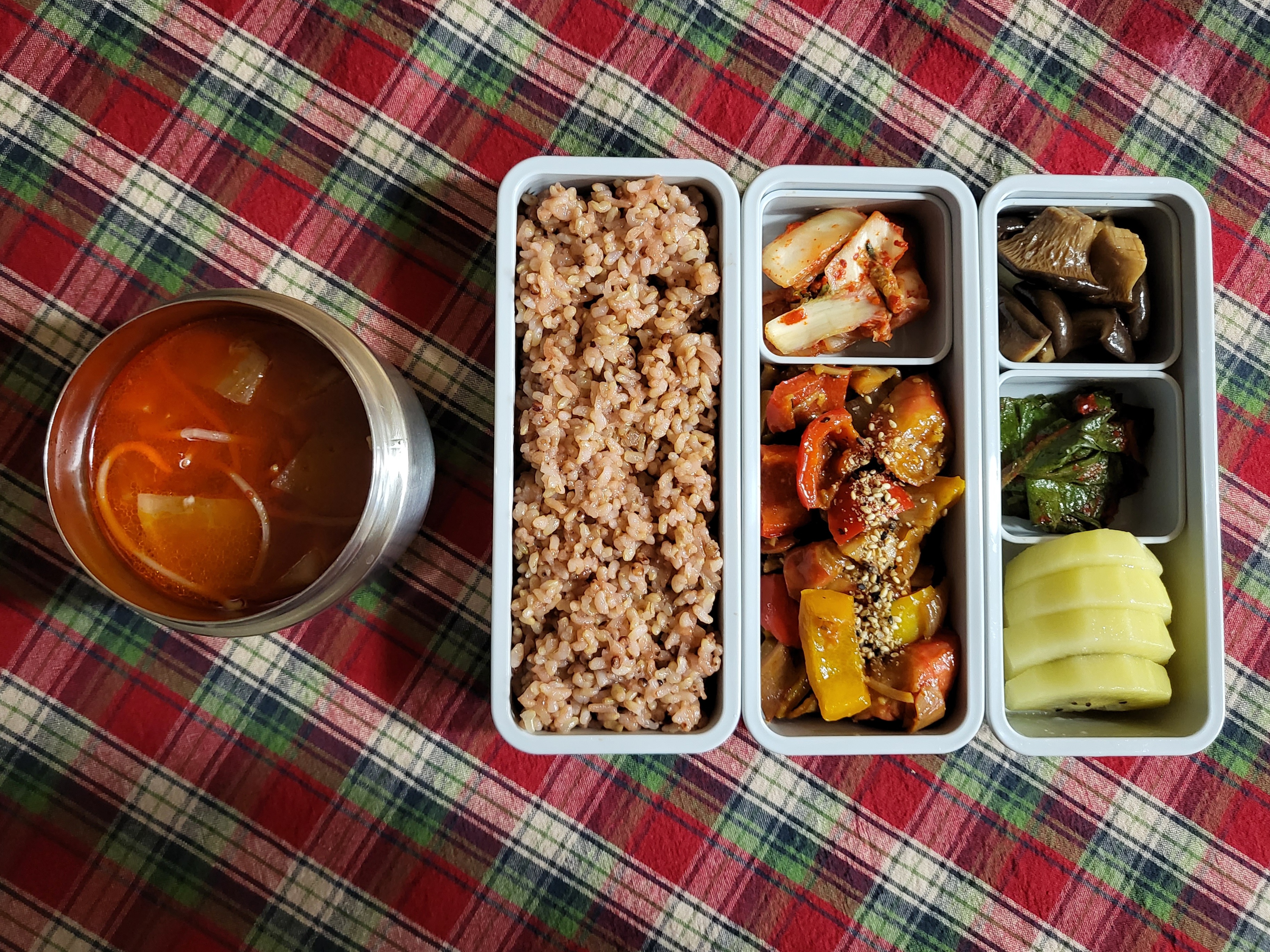  2022.11.14 남편 점심 도시락 메뉴 | 경상도식 소고기무국, 맛살야채볶음, 새송이버섯구이