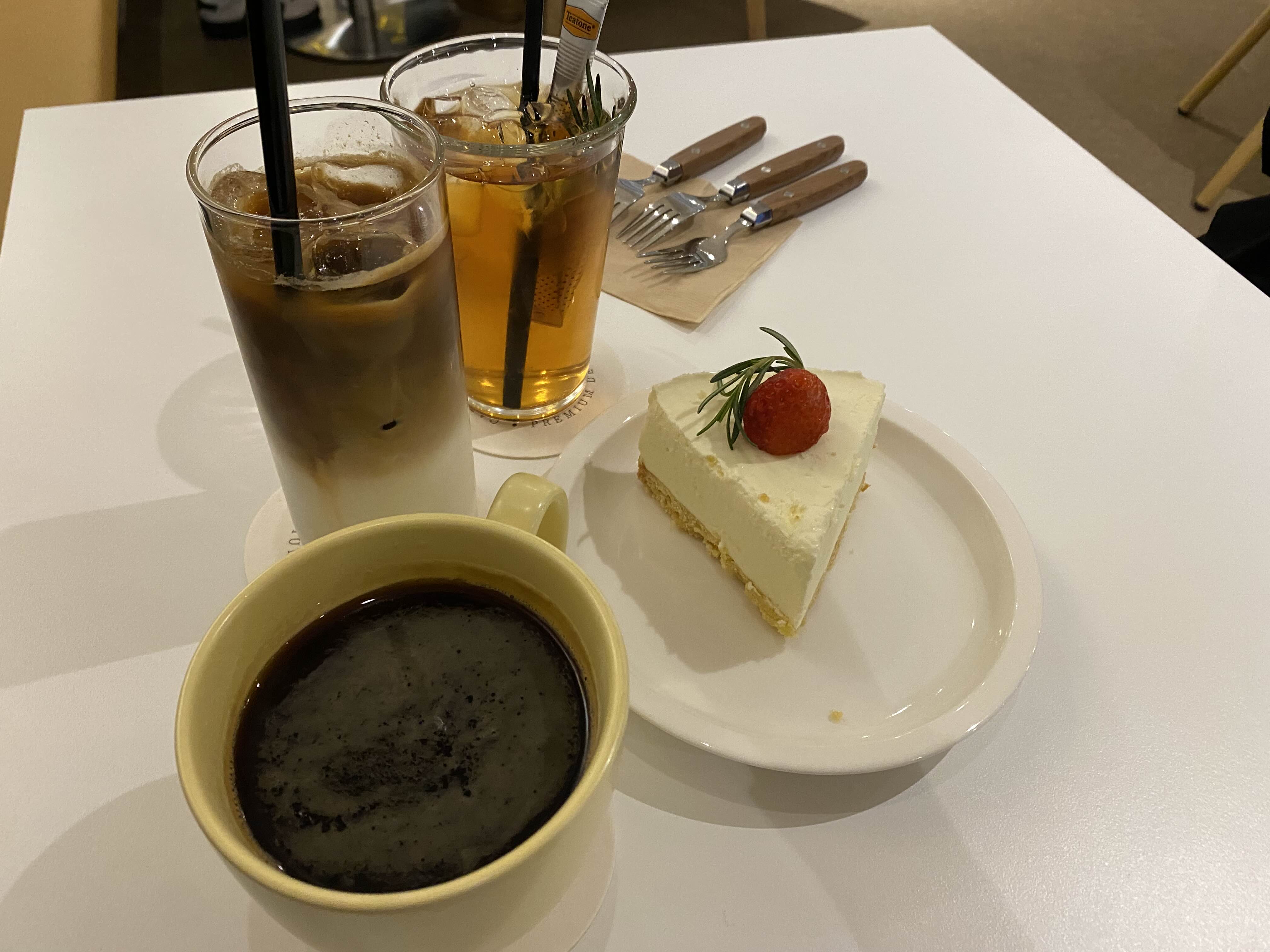 바닐라 라떼&amp;#44; 디카페인 아메리카노&amp;#44; 얼그레이 블랙티&amp;#44; 핀치 아이스 케이크