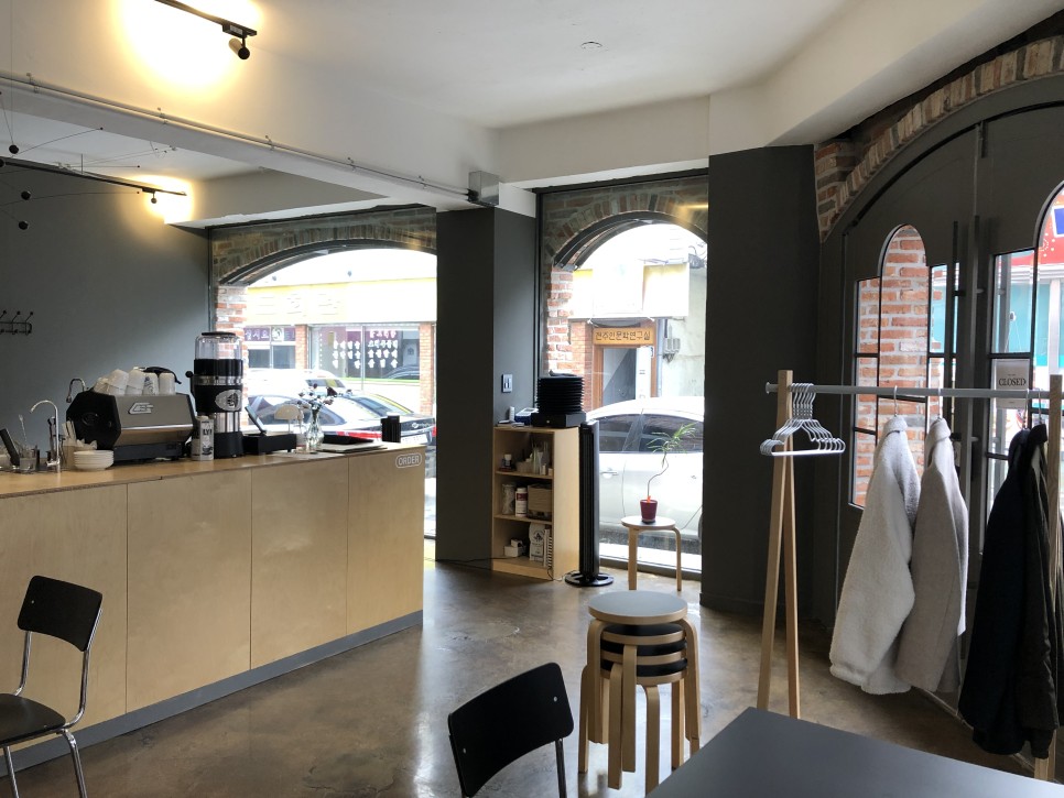 오픈주방 [전주 카페] 샘샘커피 분위기 26