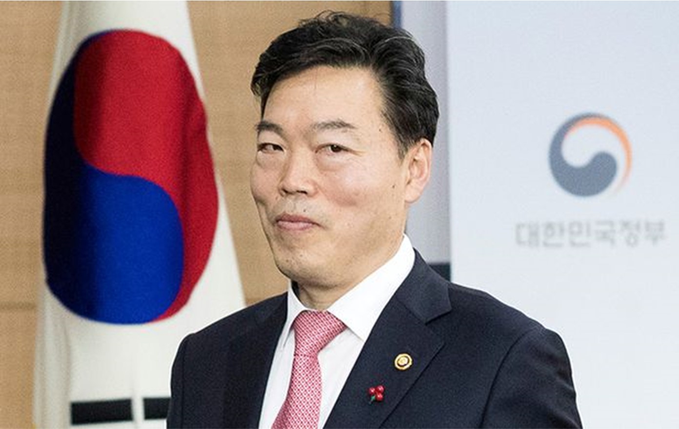  김오수 검찰총장 전국검사장회의 검수완박 (검찰 수사권 완전 박탈) 반대 공식입장 전달, 민주당 박범계 장관 공식 발표.