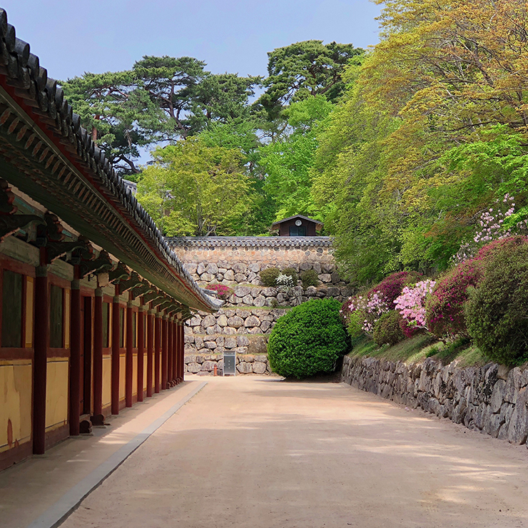 대웅전-입구