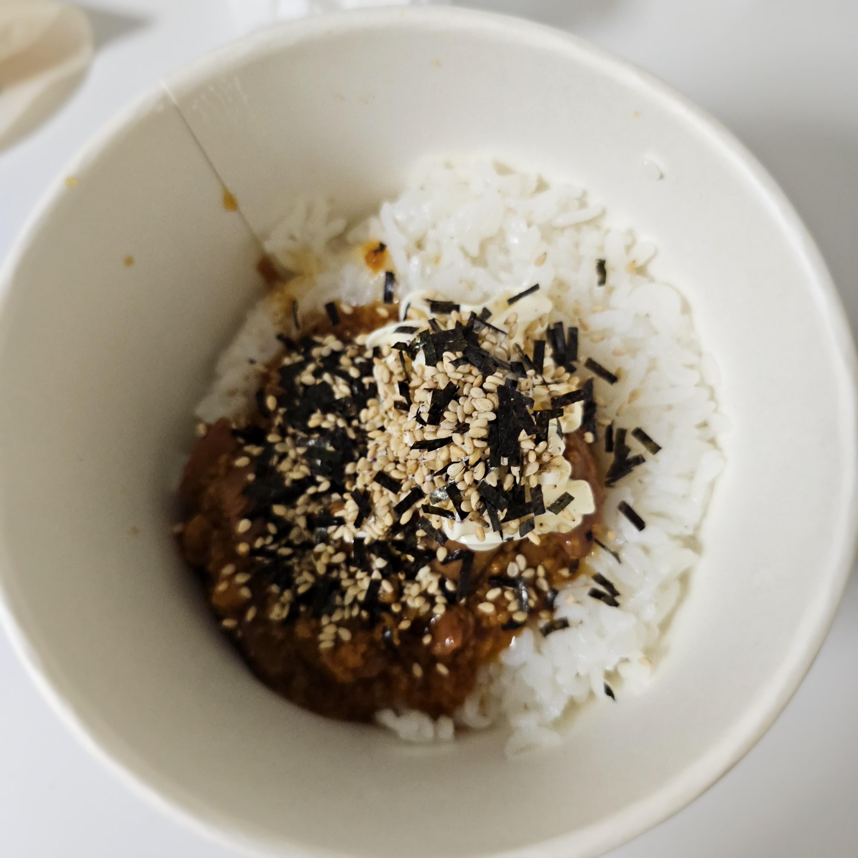 햇반컵반 빅 치킨마요덮밥 조리