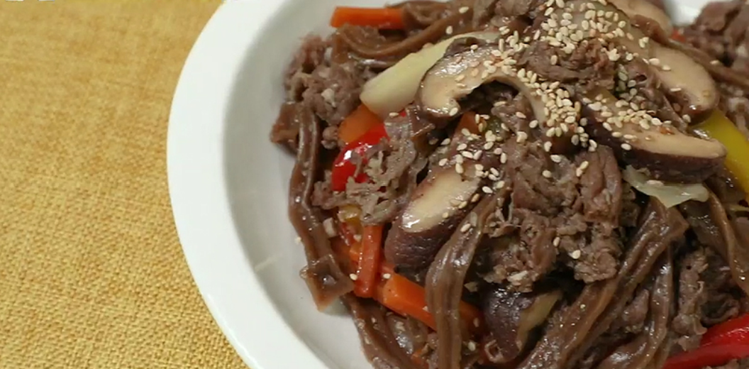  궁중떡볶이 레시피 혈당걱정없는 떡없는 도토리묵말랭이 궁중떡볶이 만드는법 도토리묵말랭이 활용법  기분좋은날