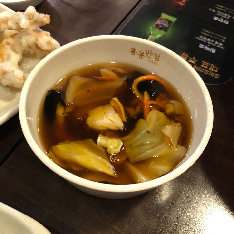 탕수육 요리와 찍어먹는 소스