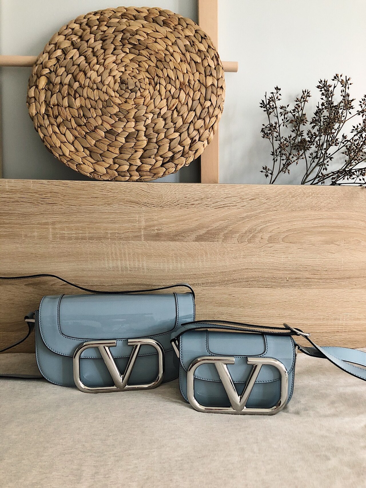  [VANELTINO] 발렌티노 에나멜 SUPERVEE 슈퍼비 크로스 바디 백 (2 SIZE)