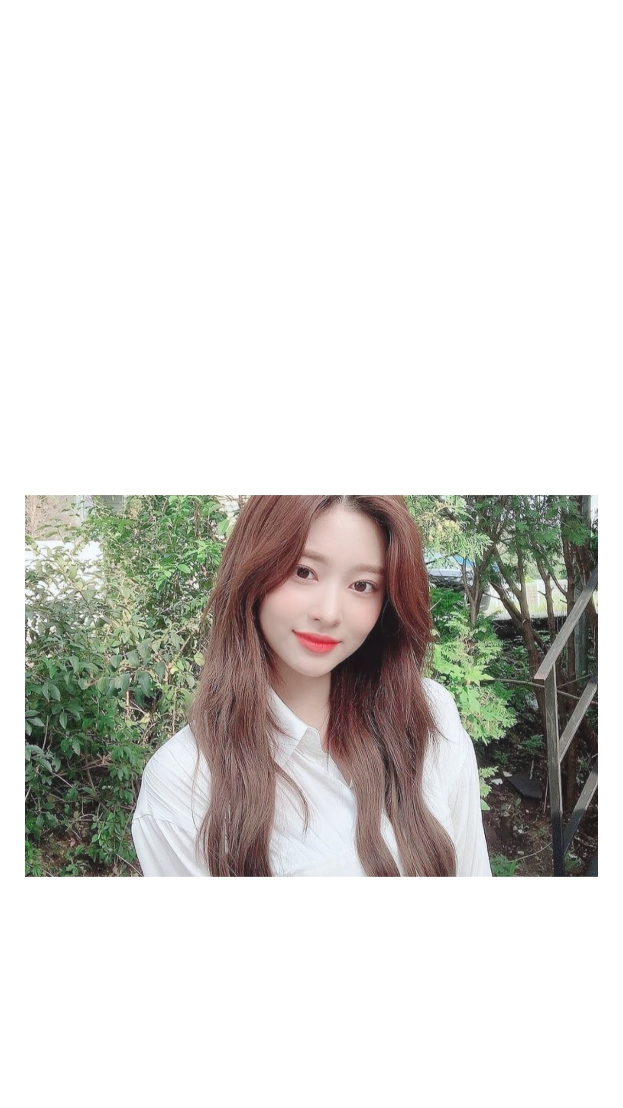 아이즈원 김민주 공식트위터 사진 핸드폰 배경화면 아이즈원 김민주 공식트위터 사진 핸드폰 배경화면