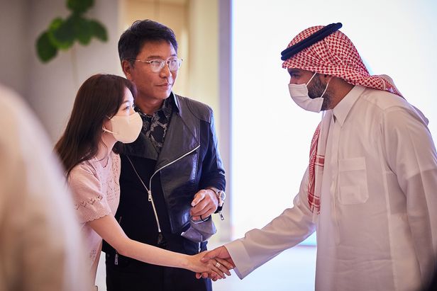  이수만 사우디 장관 만남에 깜짝 등장 SM 이사 보아 SM타운 라이브 사우디아라비아 개최 협업 통한 영상 콘텐츠 제작 등 SM과 사우디아라비아가 함께 진행할 문화 산업 프로젝트