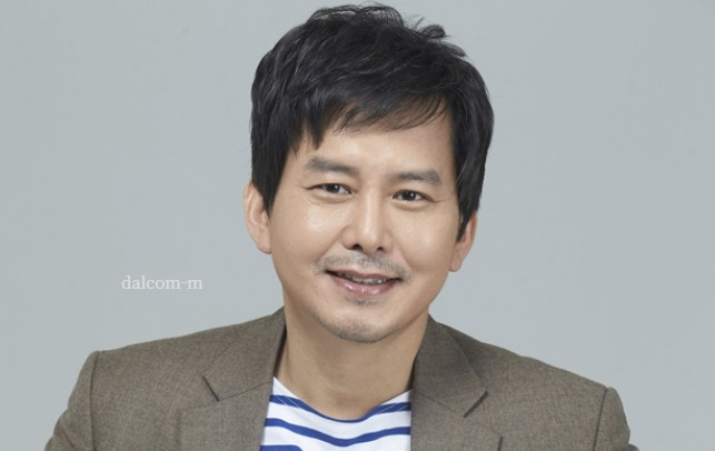 웃는 윤기