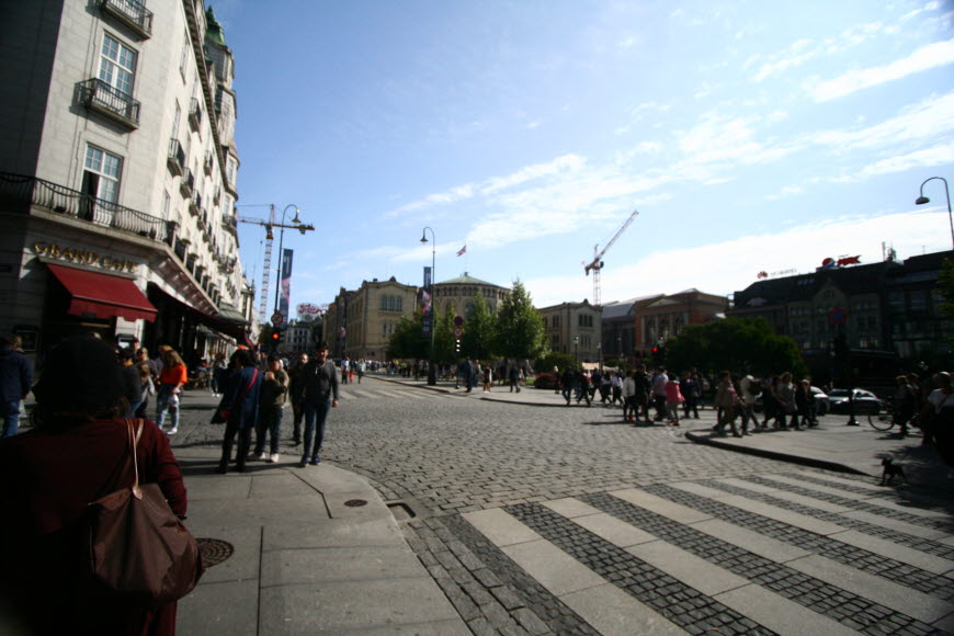 카를 요한스 거리 끝 노르웨이 국회의사당