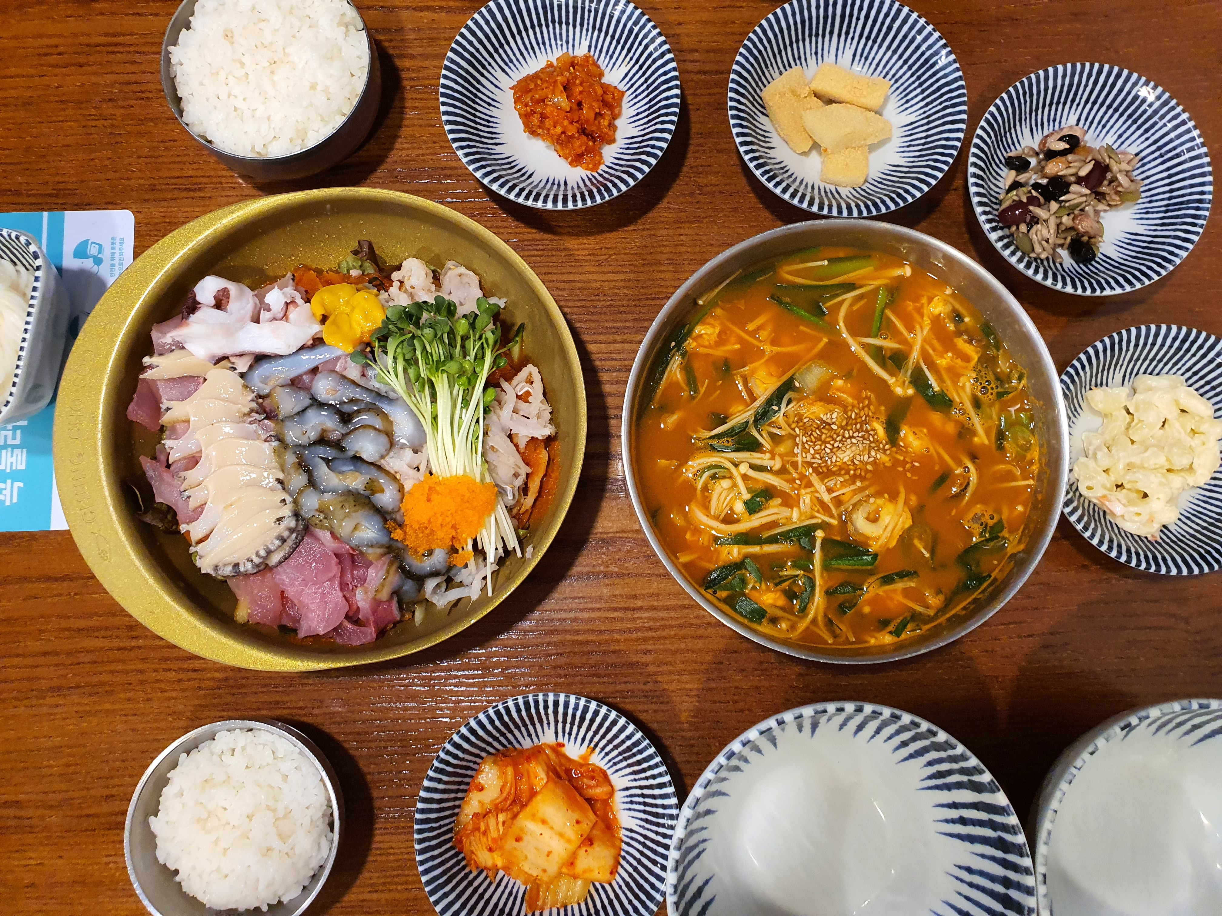  속초에 가면 꼭 들러야 한다는 맛집 청초수물회 섭국!