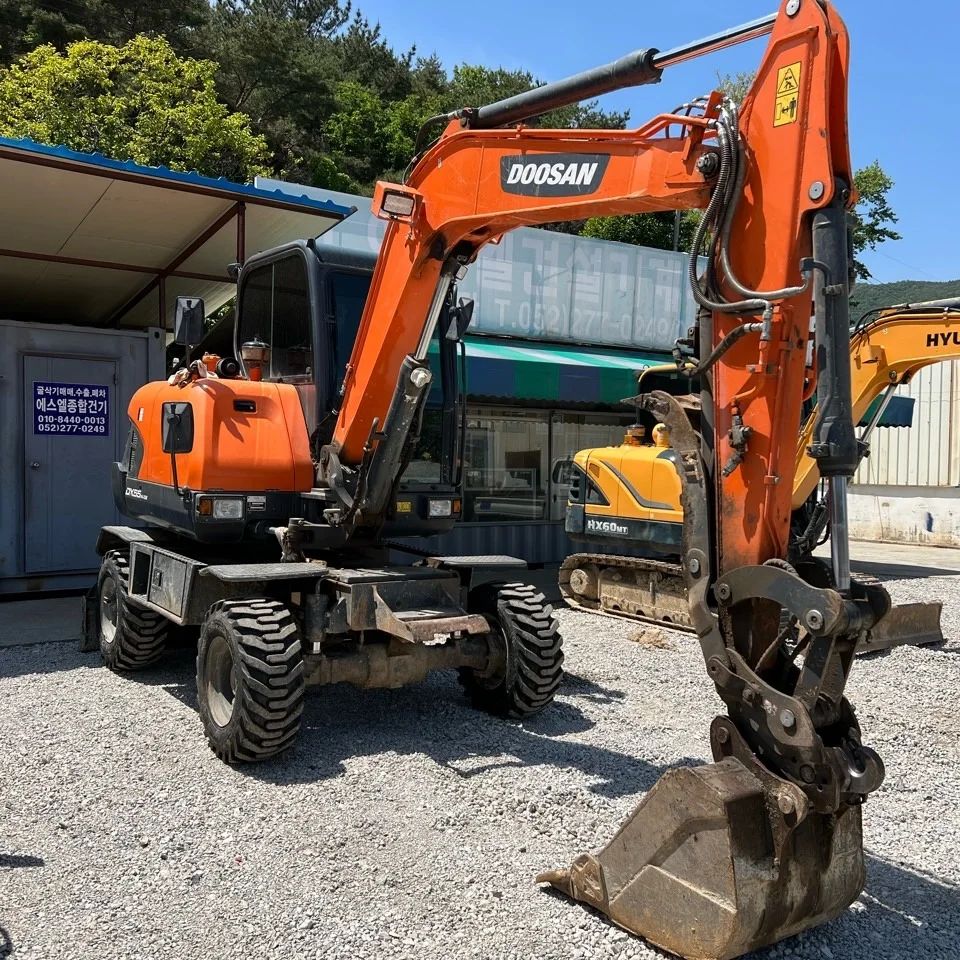  두산 DOOSAN DX55W모델 2019년식 6100만원 판매합니다