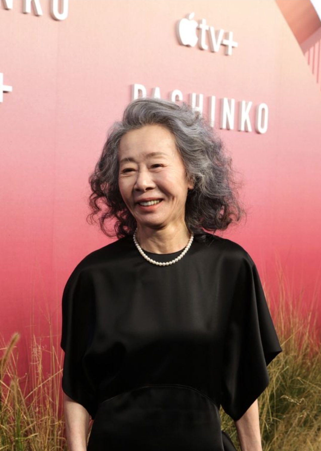  윤여정, '5년 동행' 후크엔터테인먼트 떠났다