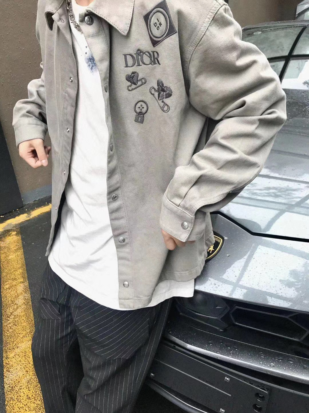  [DIOR x JUDY BLAME] 디올 X 주디블레임 클립 오버 데님 셔츠 033D490B258X_C820