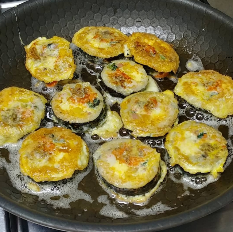  먹고 남은 김밥을 계란물에 부침ㅇㅇ