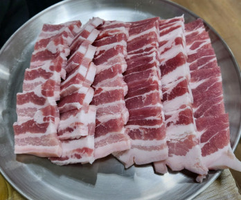 고기밥상 이미지