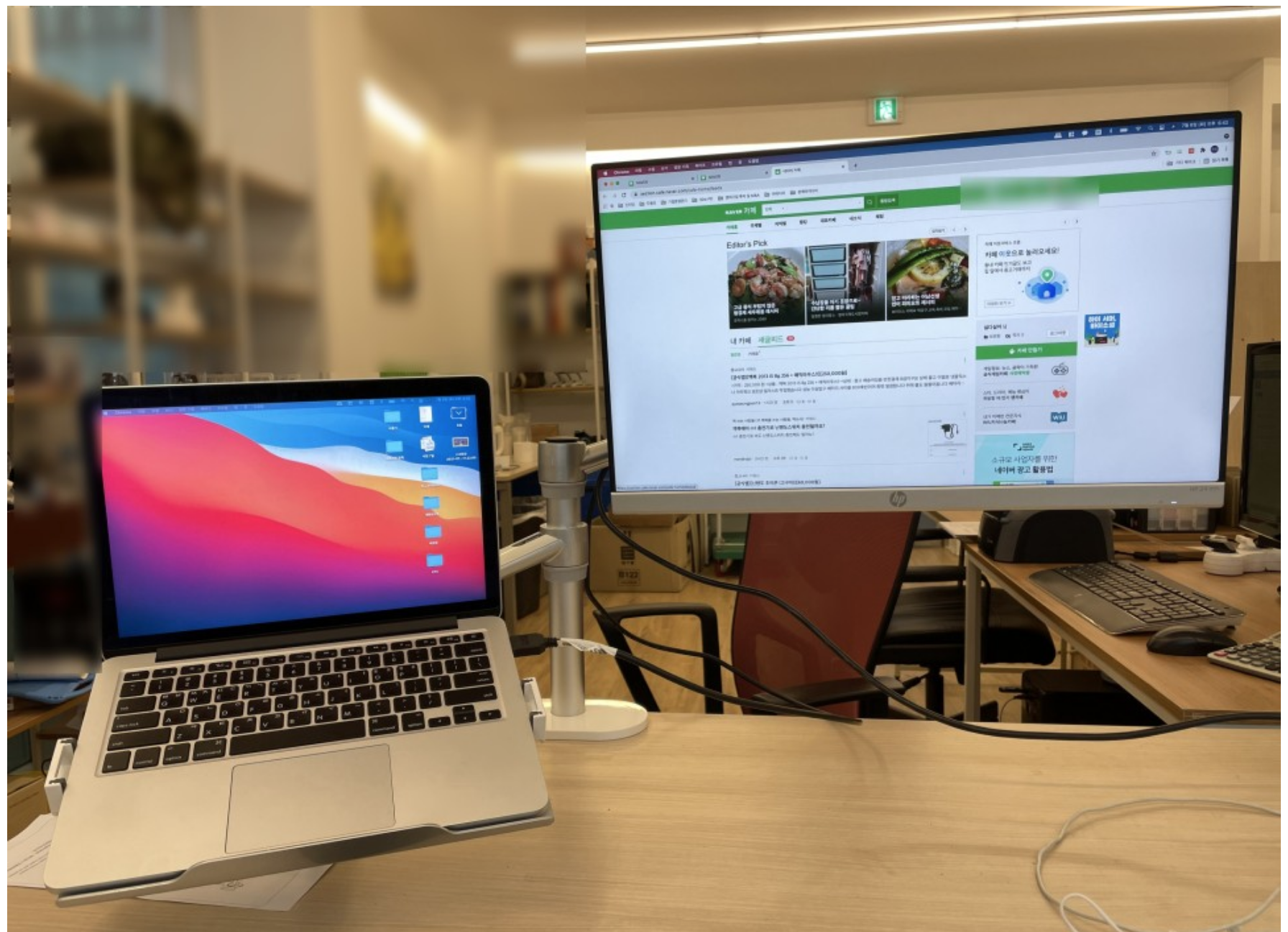  Install the Monitor Arm (2 in 1) with MacBook Stand