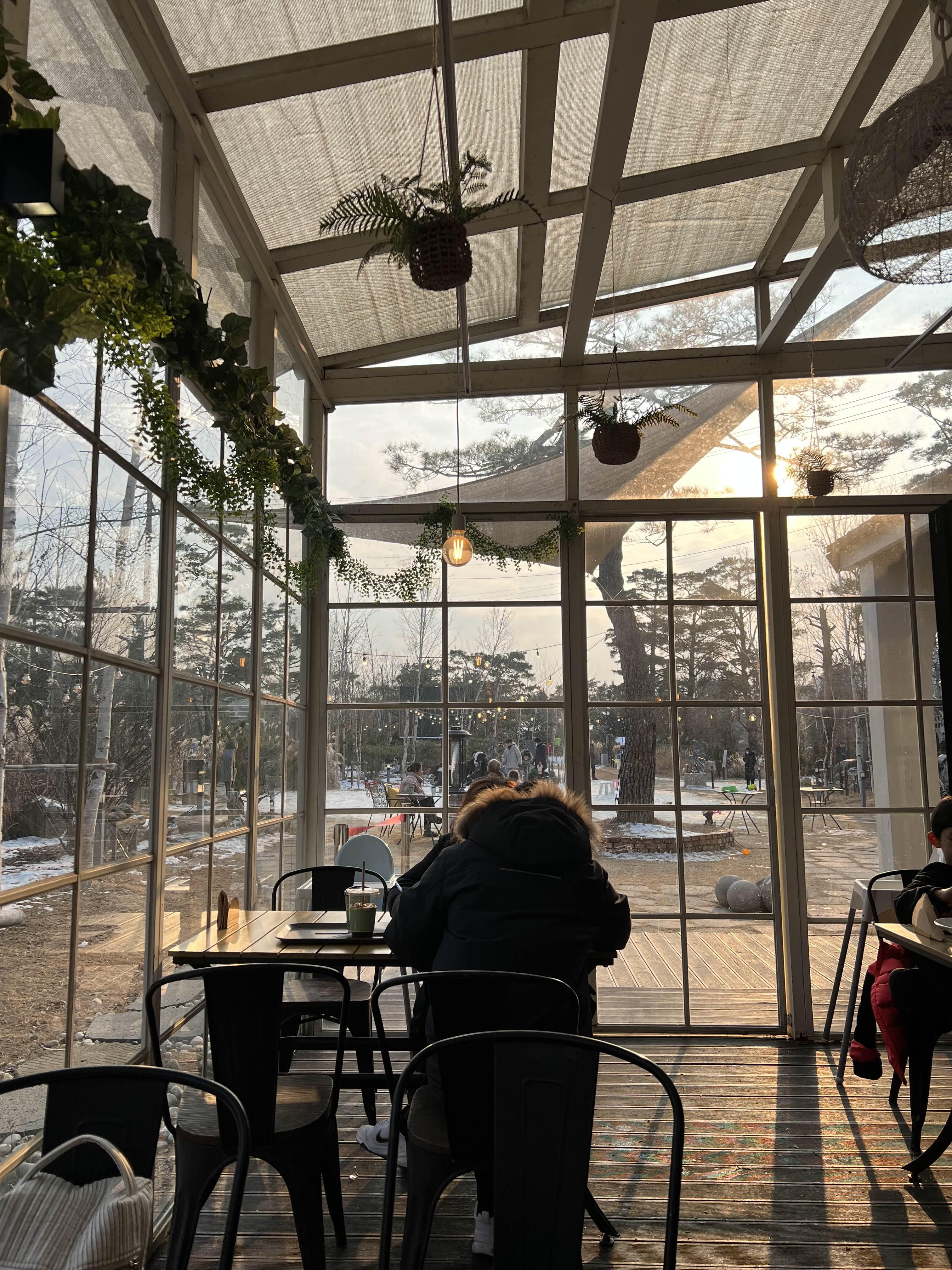  포시즌어데이 - 경기도 고양시 계곡카페 서울근교에 아이랑가기좋은 겨울놀이, 겨울여행지, 눈썰매장