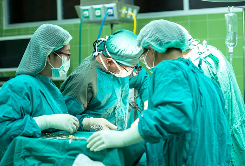 전방십자인대파열의 치료(인대재건술, 재활, 군면제)