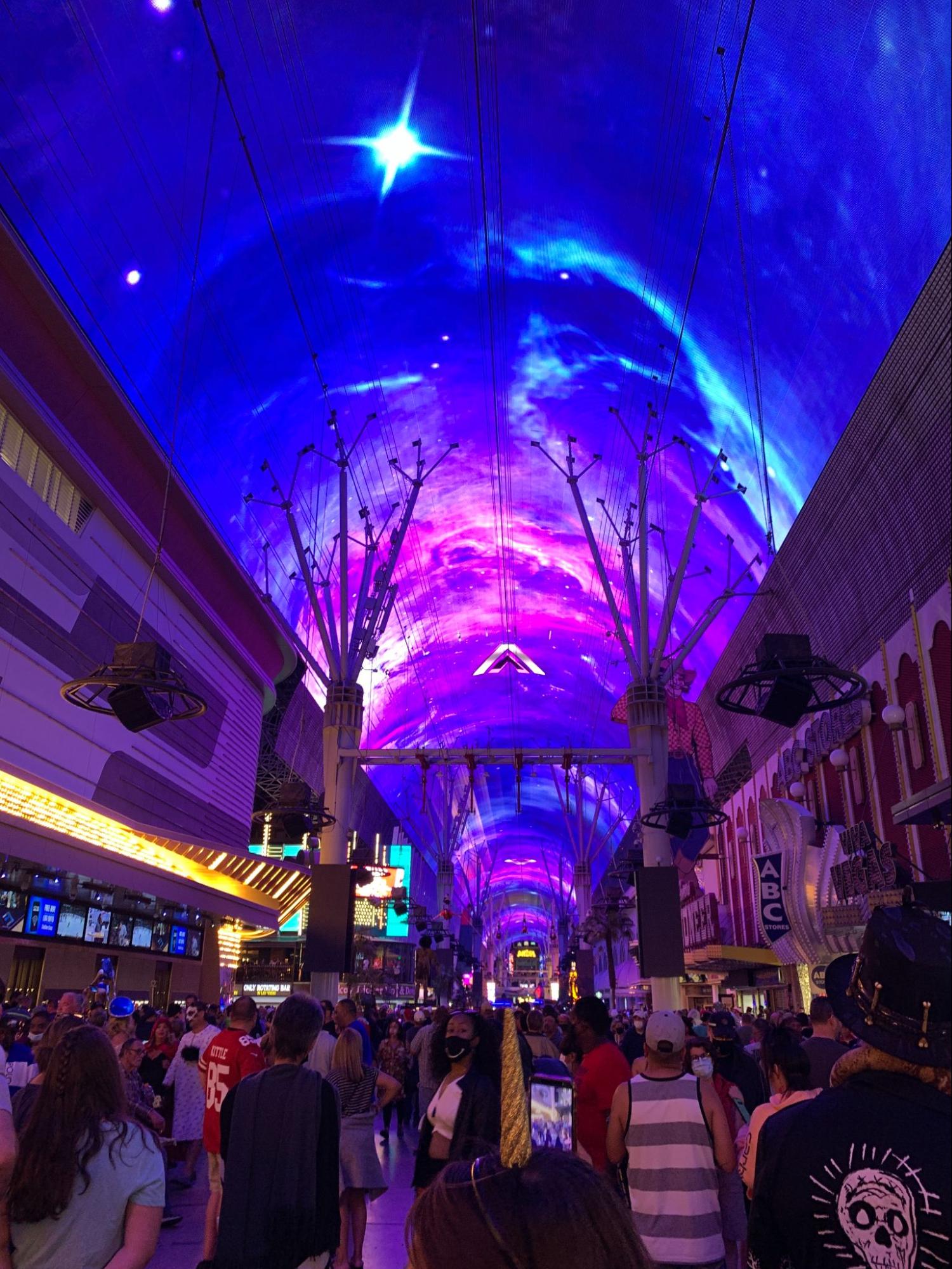  라스베가스 프레몬트 스트리트에서 할로윈 파티 - Fremont Street Experience