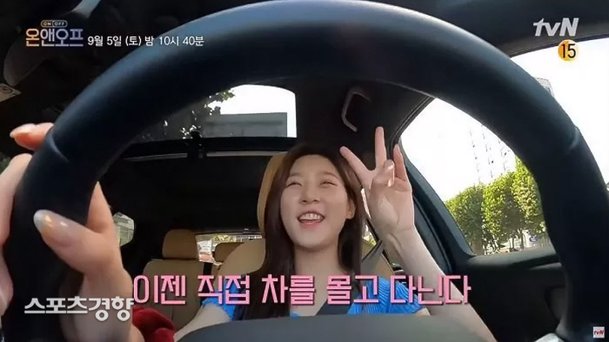  배우 김새론, 음주운전 혐의 경찰 조사 구조물 들이받고 도주도 비틀 거리며 운전을 하는 차량이 있다 SUV 차량이 구조물을 들이받았다 신고 수차례 받고 출동 채혈 원해 현재 인근 병원 이동 중