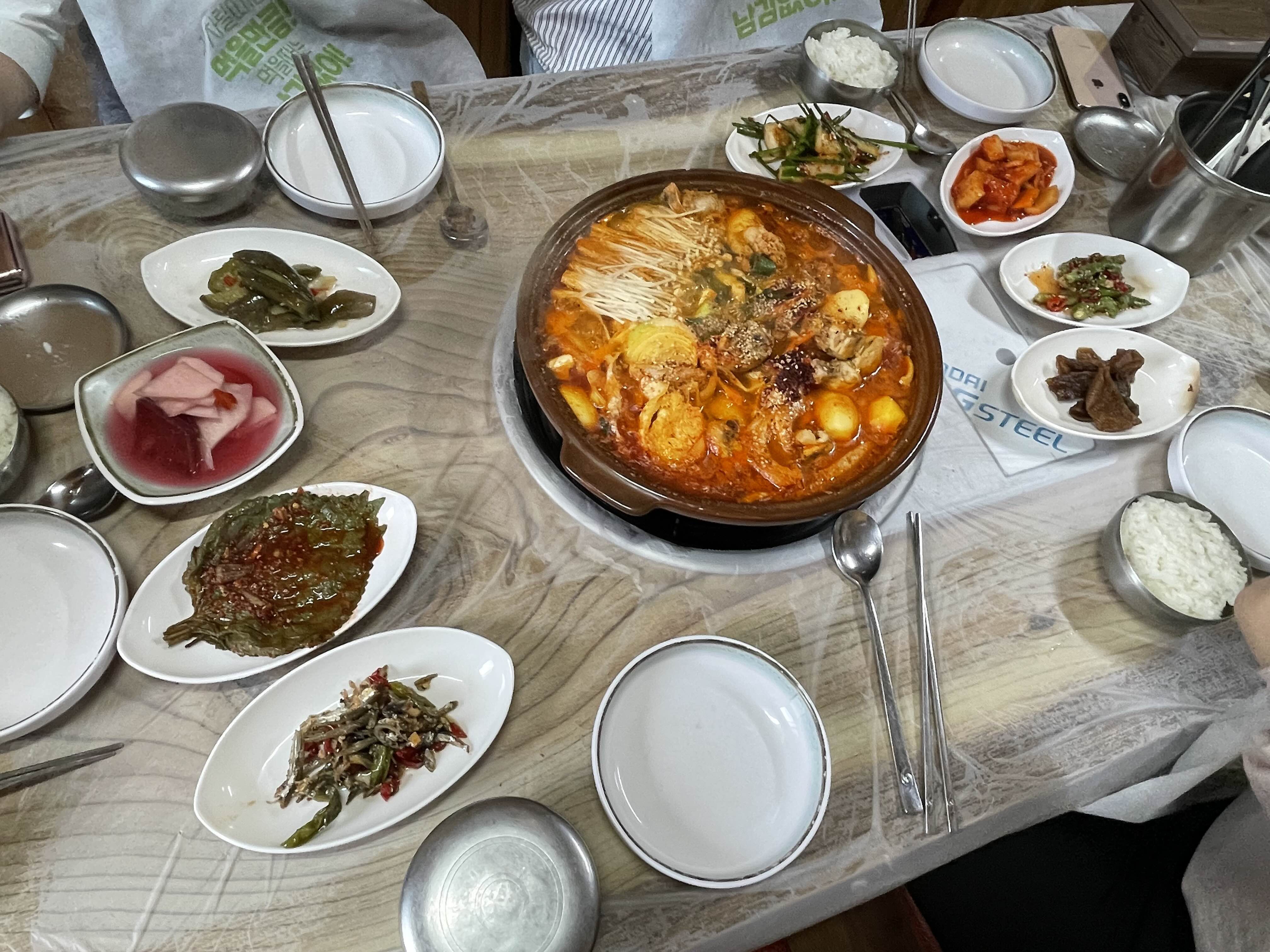 Hanyeosajjimdak (한여사찜닭) 3