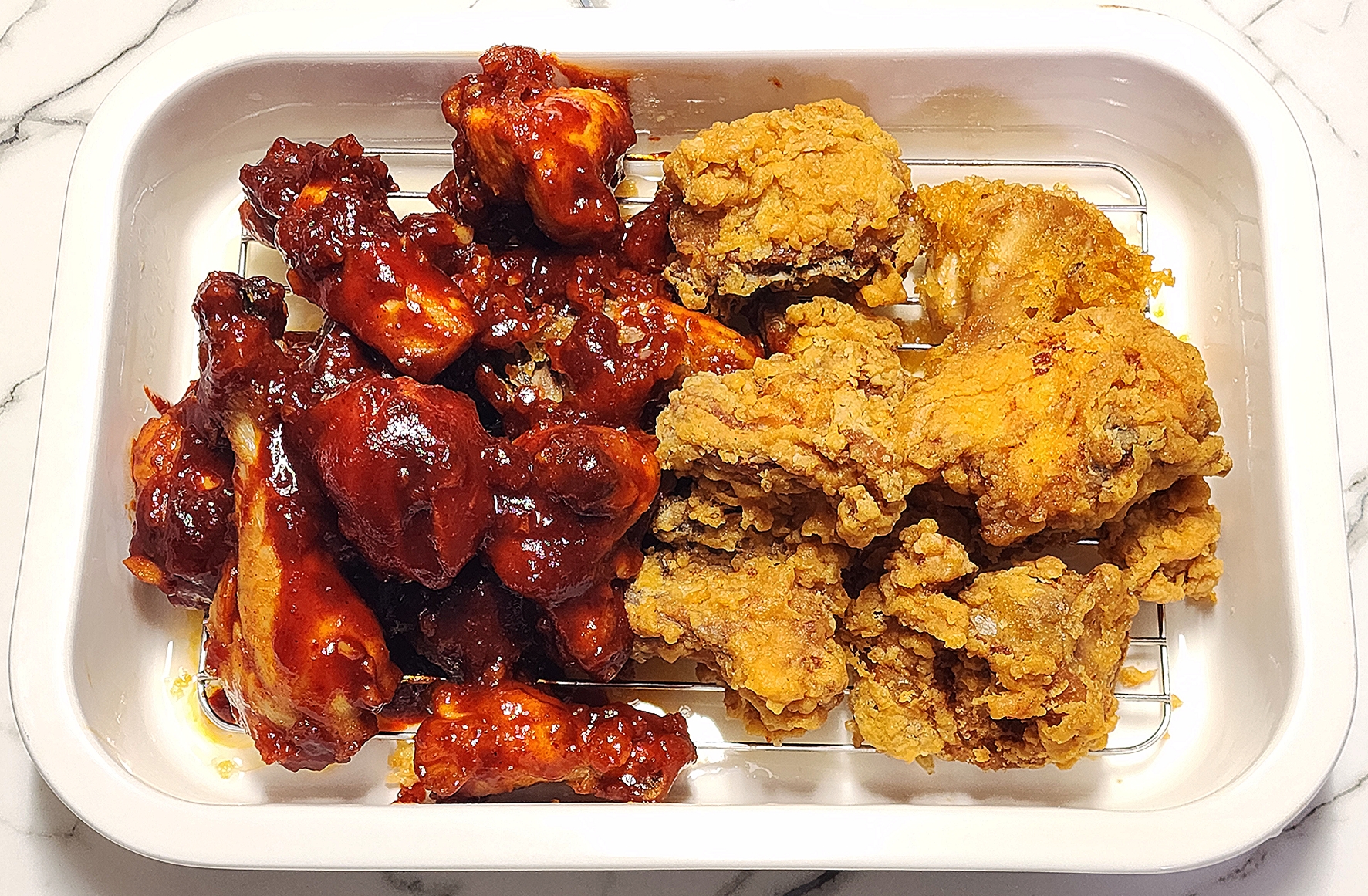 집에서-만든-후라이드-치킨과-양념치킨
