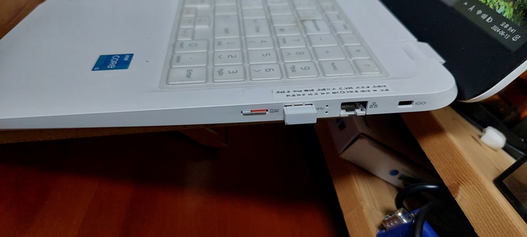 노트북 오른쪽 USB 하나
