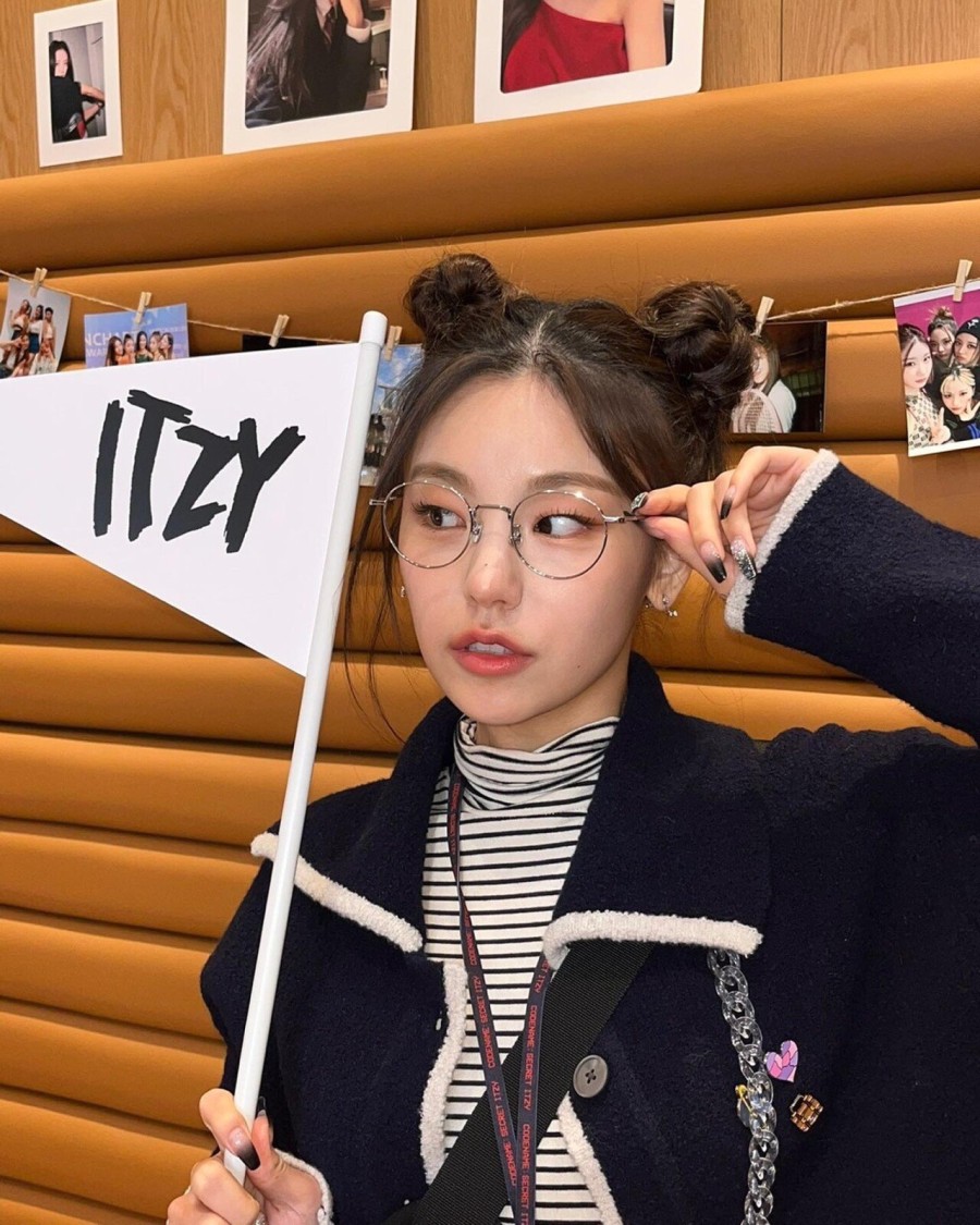  ITZY 예지 갓경 셀카 사진