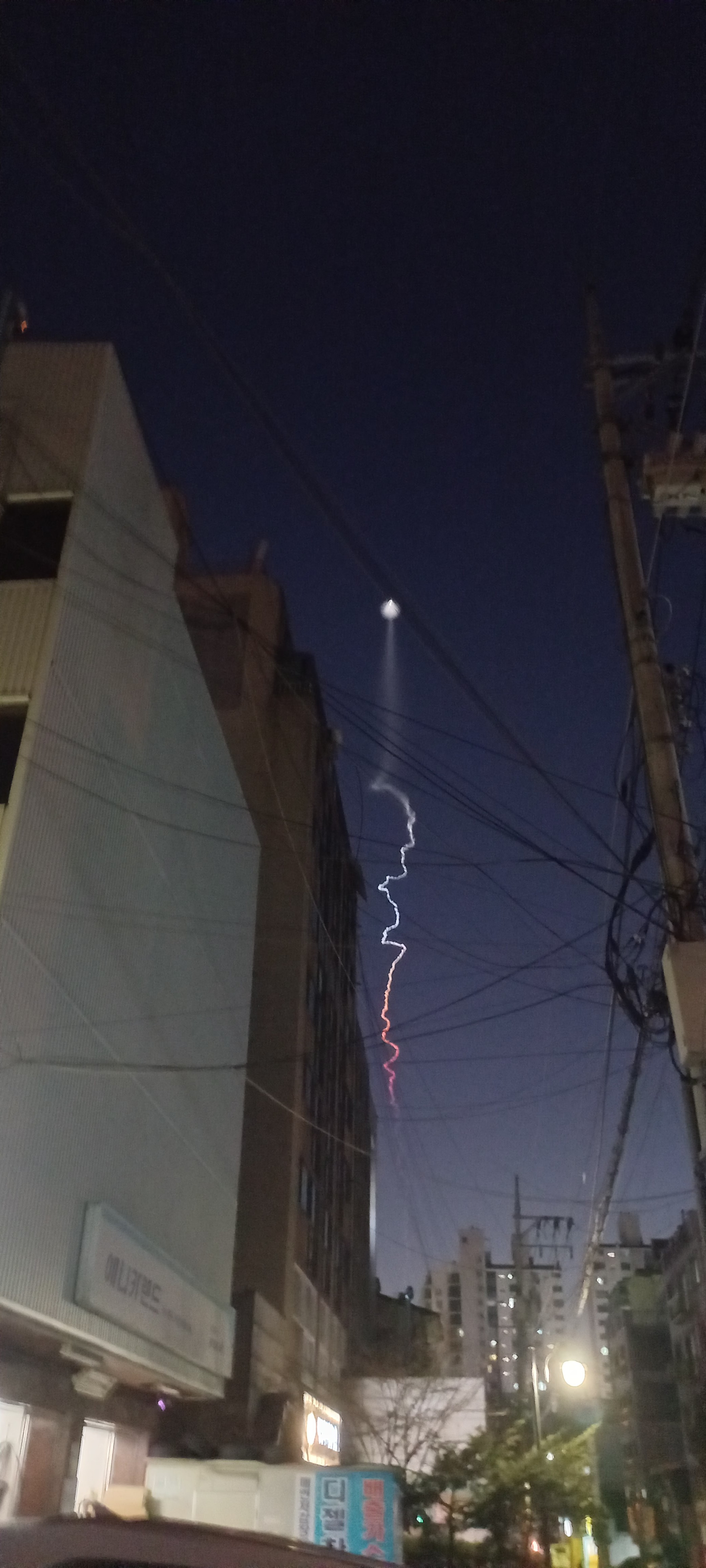  긴급속보-미사일 발사? 고체연료 테스트?