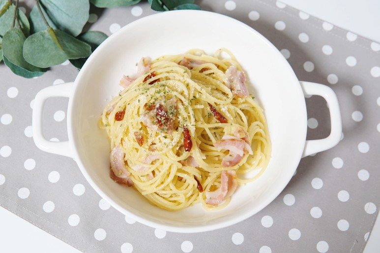 만들기 올리브오일 파스타 종류, 면에 삶은 베이컨을 넣은 알리오올리오 파스타 4