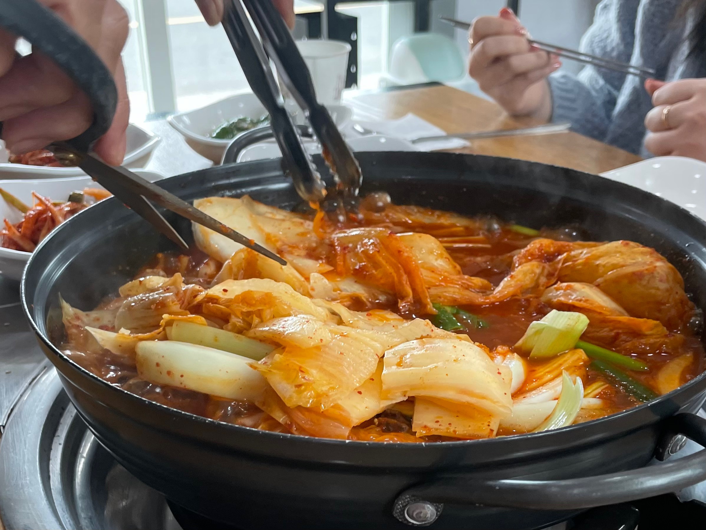  [제주도 서귀포] 산방산 용머리해안 근처 맛집 어진식당 (접짝뼈국, 고기국수, 등갈비김치찜) 천사 사장님을 만나 귤따기체험까지