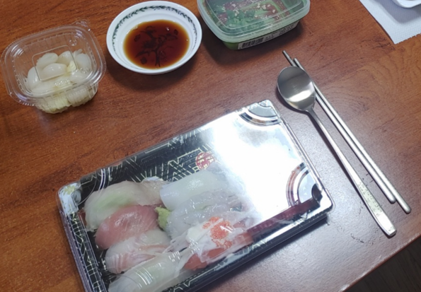  간헐적 단식 다이어트 식단 (초밥, 타코야끼, 감말랭이)
