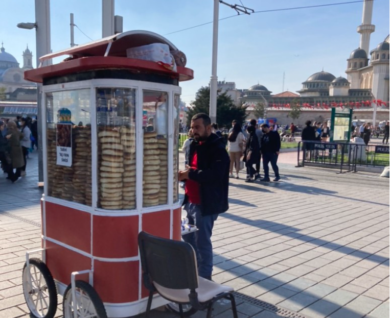 터키 탁심광장의 시미트 판매점