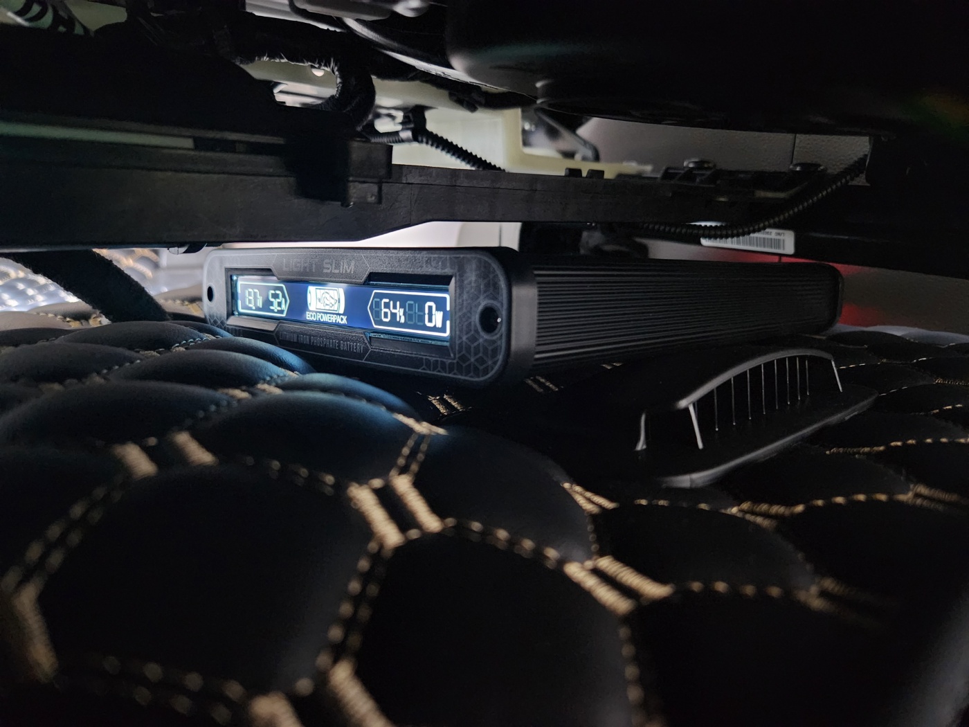 대구 신차 패키지 브이쿨 케이틴트 카니발 KA4 하이 세단 엠보싱 바닥 11