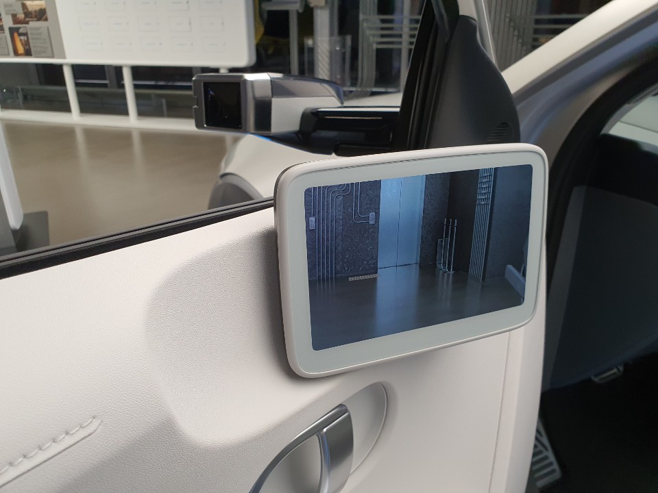 아이오닉 5 디지털 사이드미러 보이는 화면